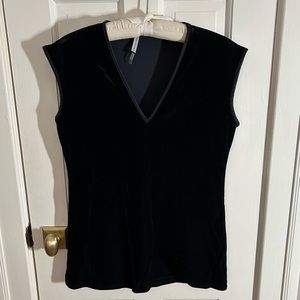 EUC Josie NATORI Velvet Top - SZ Small